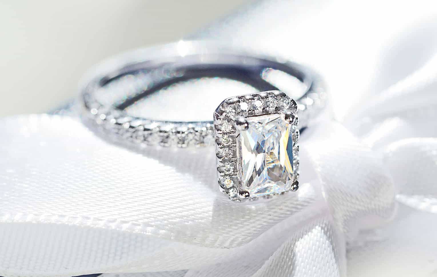 Udpakning af en Abelstedt diamantring